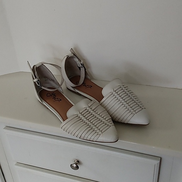 Shoes - Pointed Toe Fisherman Flats with Ankle Strap ! Trendy